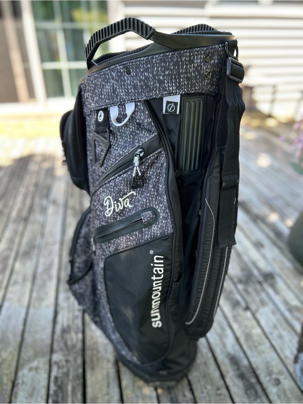 Diva Ladies Golf Stand Bag in Gray and Black